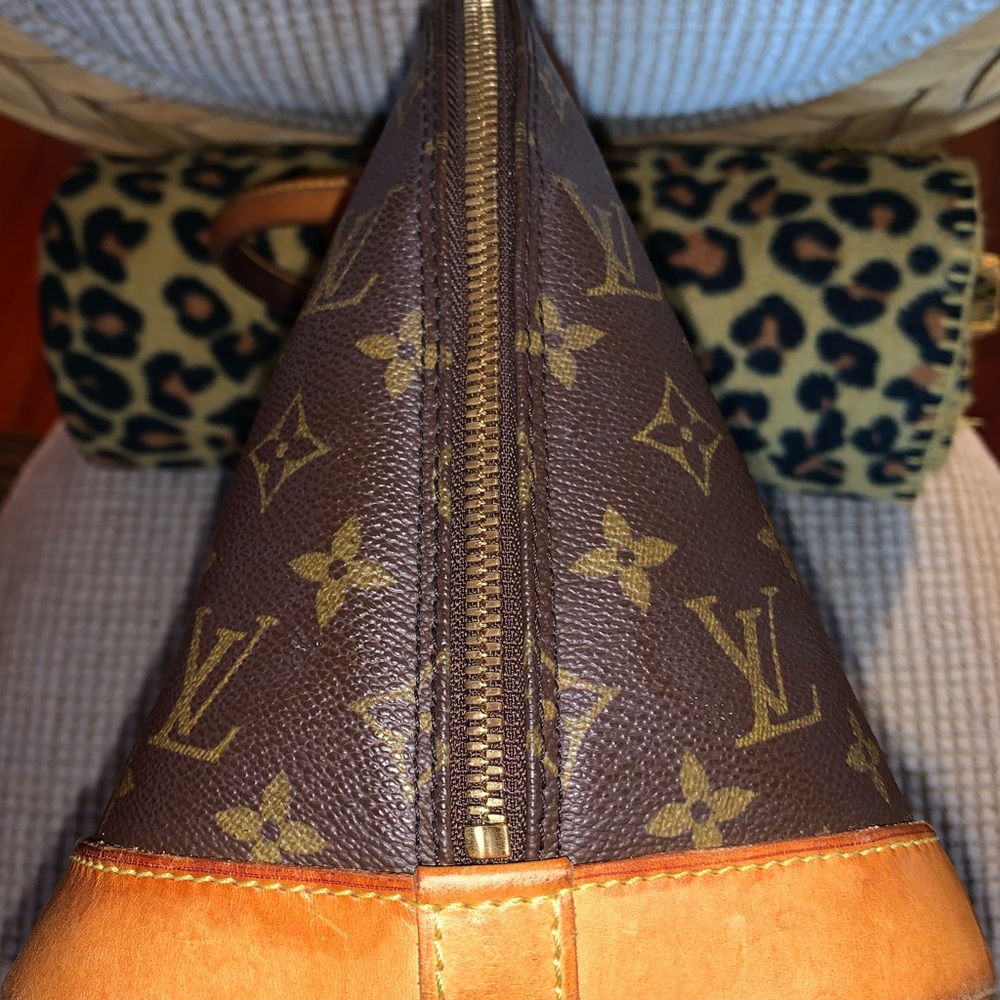 Louis Vuitton Alma Handbag - Picture 2 of 12